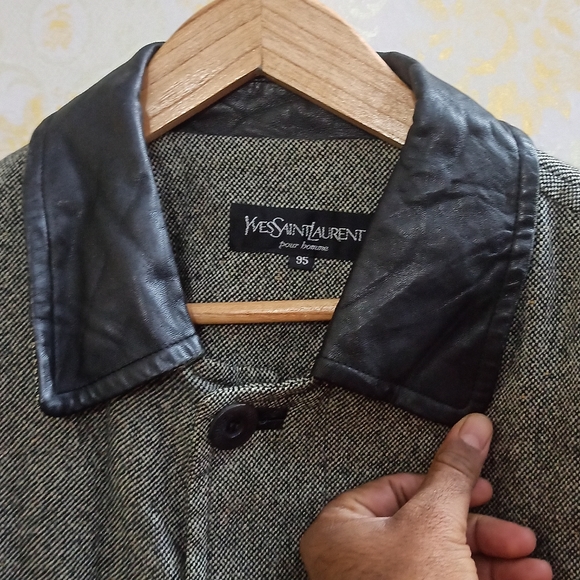 Yves Saint Laurent - Picture 2 of 6